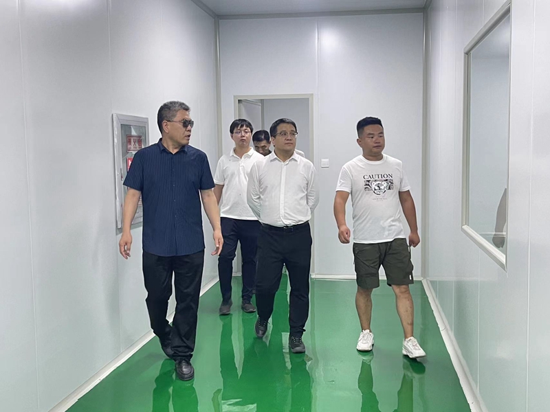 石嘴山市惠農區(qū)委副書記、區(qū)長馬仲武 蒞臨寧夏興康恒潤農業(yè)科技發(fā)展有限公司指導工作